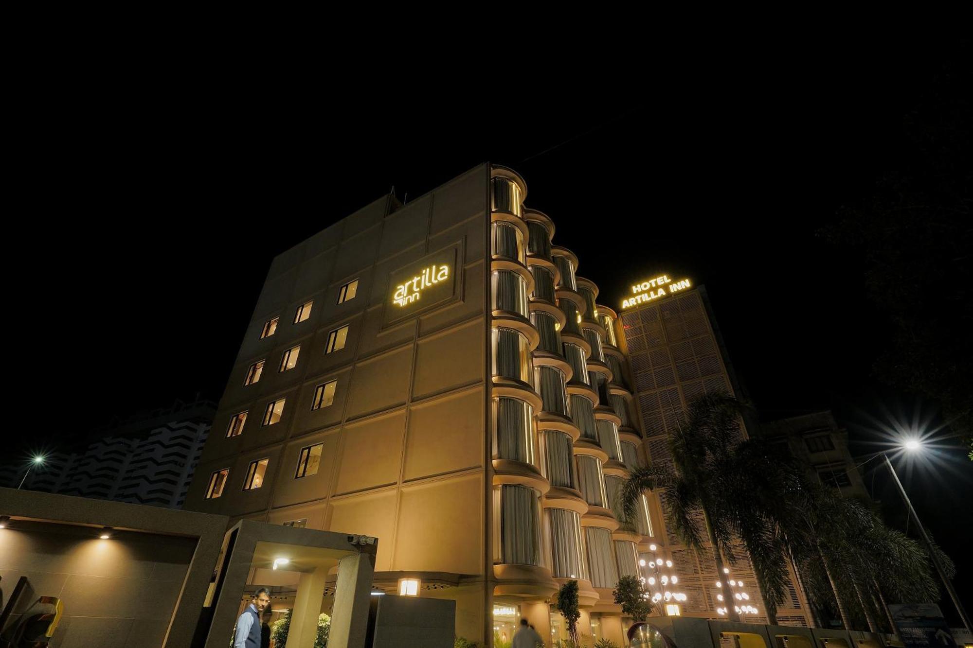 אחמדאבאד Artilla Inn מראה חיצוני תמונה