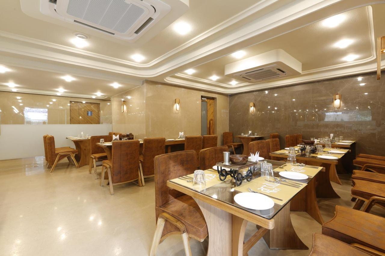 אחמדאבאד Artilla Inn מראה חיצוני תמונה